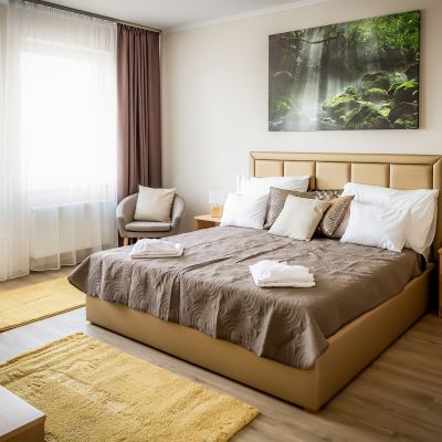 Deluxe-Doppelbett mit Zustellbett möglich