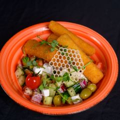 Görög saláta rántott füstölt sajt rudakkal2